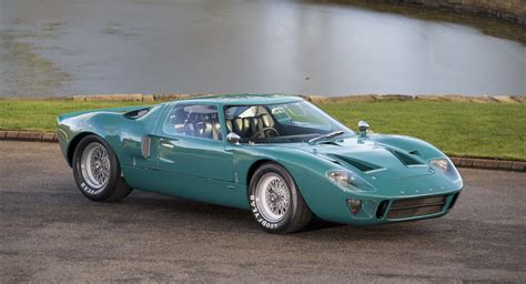 The Ford GT40 Roadster
