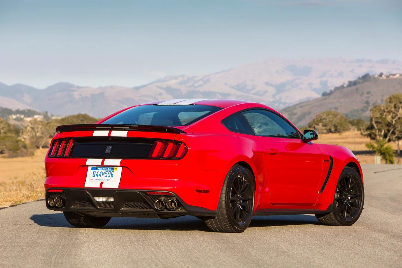 2017 Ford Shelby GT350 Mustang, GT350R Gain More Standard Equipment