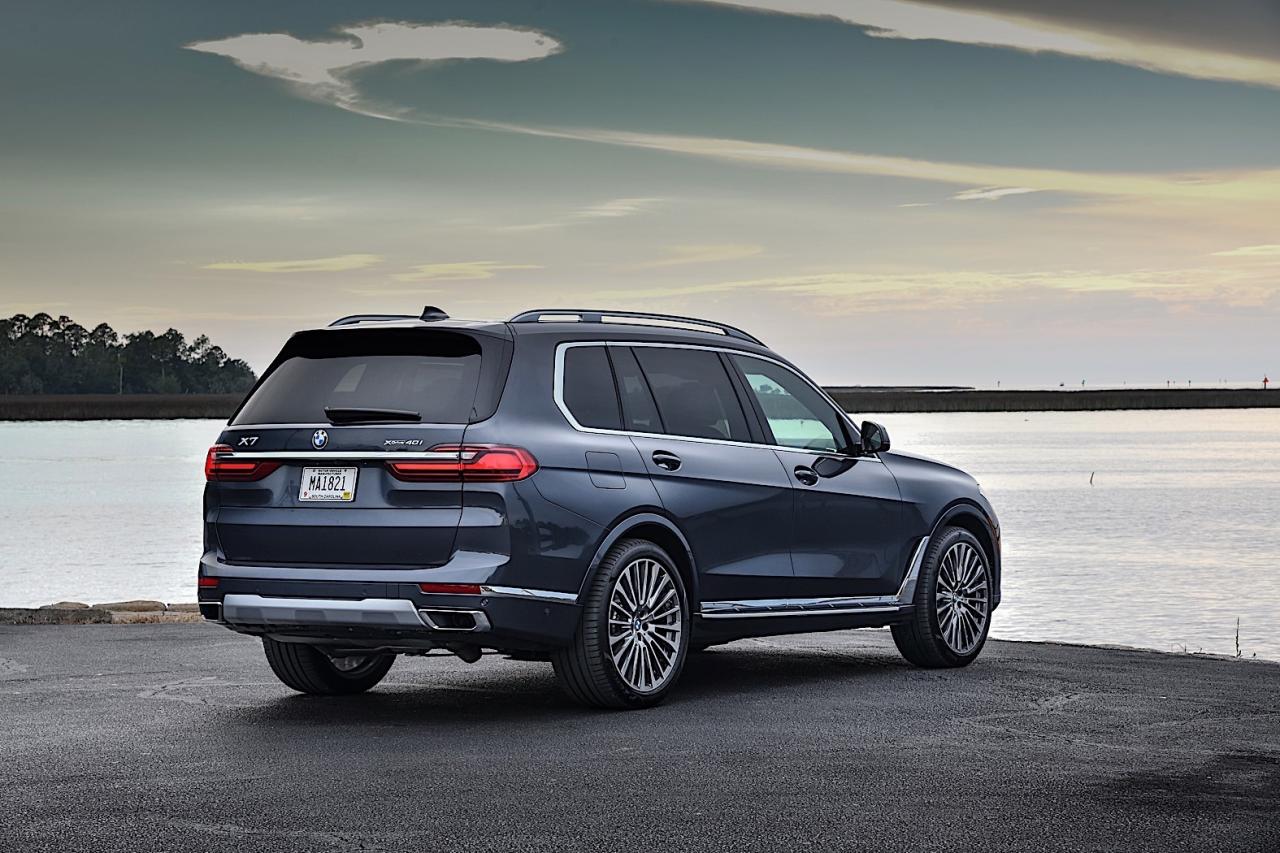 2020 BMW X7 Shows Up on the Road, Photographers Shoot Like Crazy