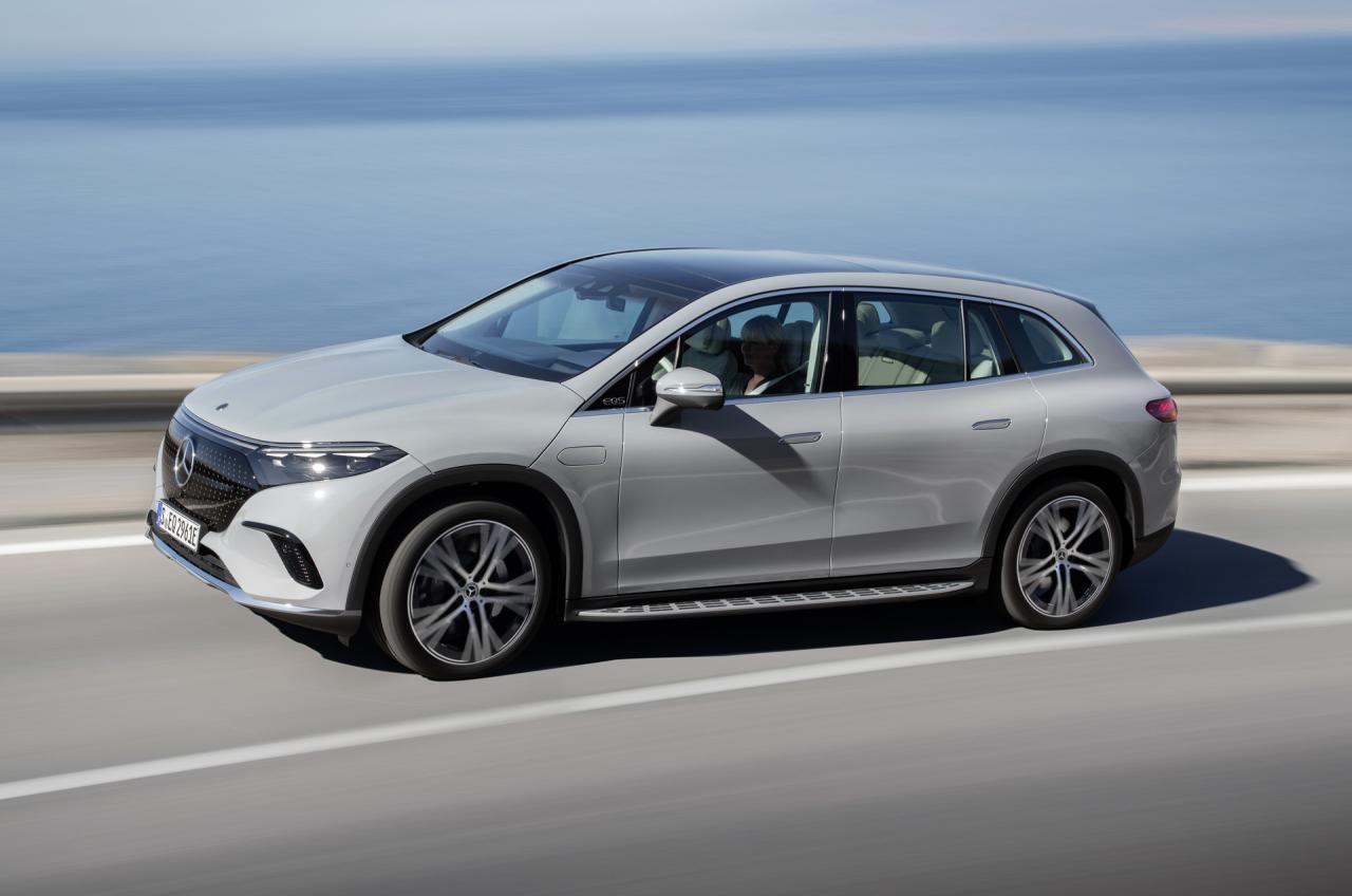2023 MercedesBenz EQS SUV prices 105,550, presents as much as 305