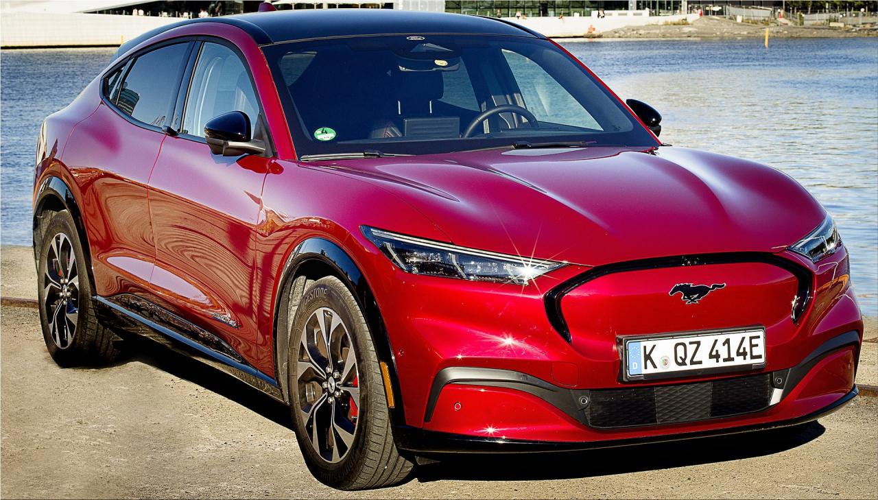 The new Ford Mustang MachE has a price from 38,404 eurosFord