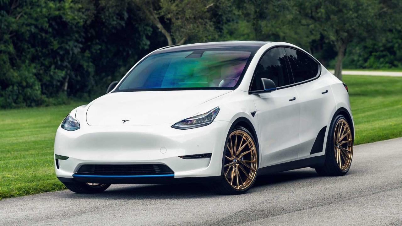 Tesla Model Y Looks Quite Bold On Gold Vossen Wheels