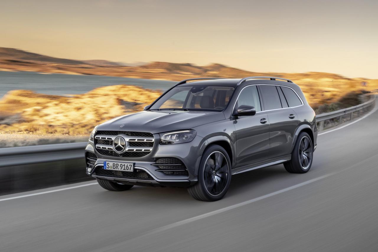 New Mercedes GLS is unveiled