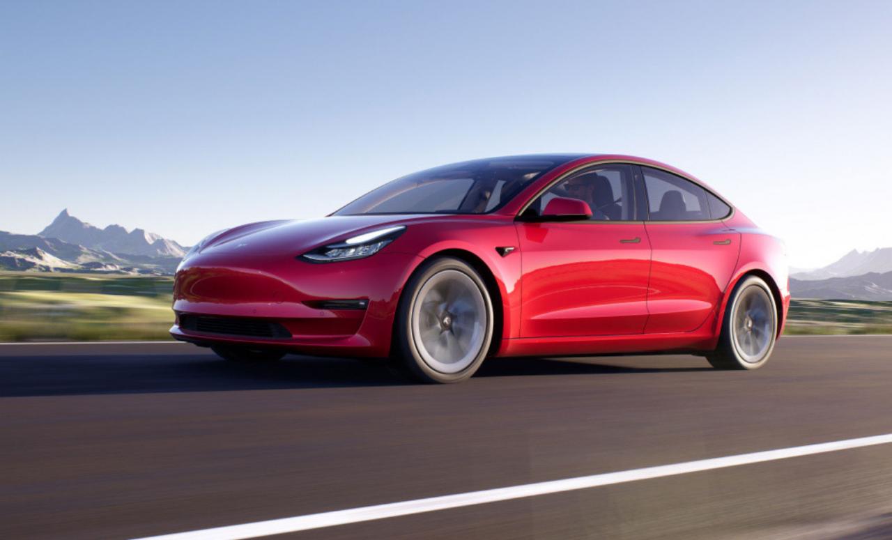 Tesla Model 3 Standard Range Plus 2021 Caratteristiche e Foto